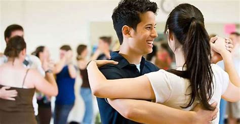 academia de baile en Madrid con clases de salsa, bachata,。